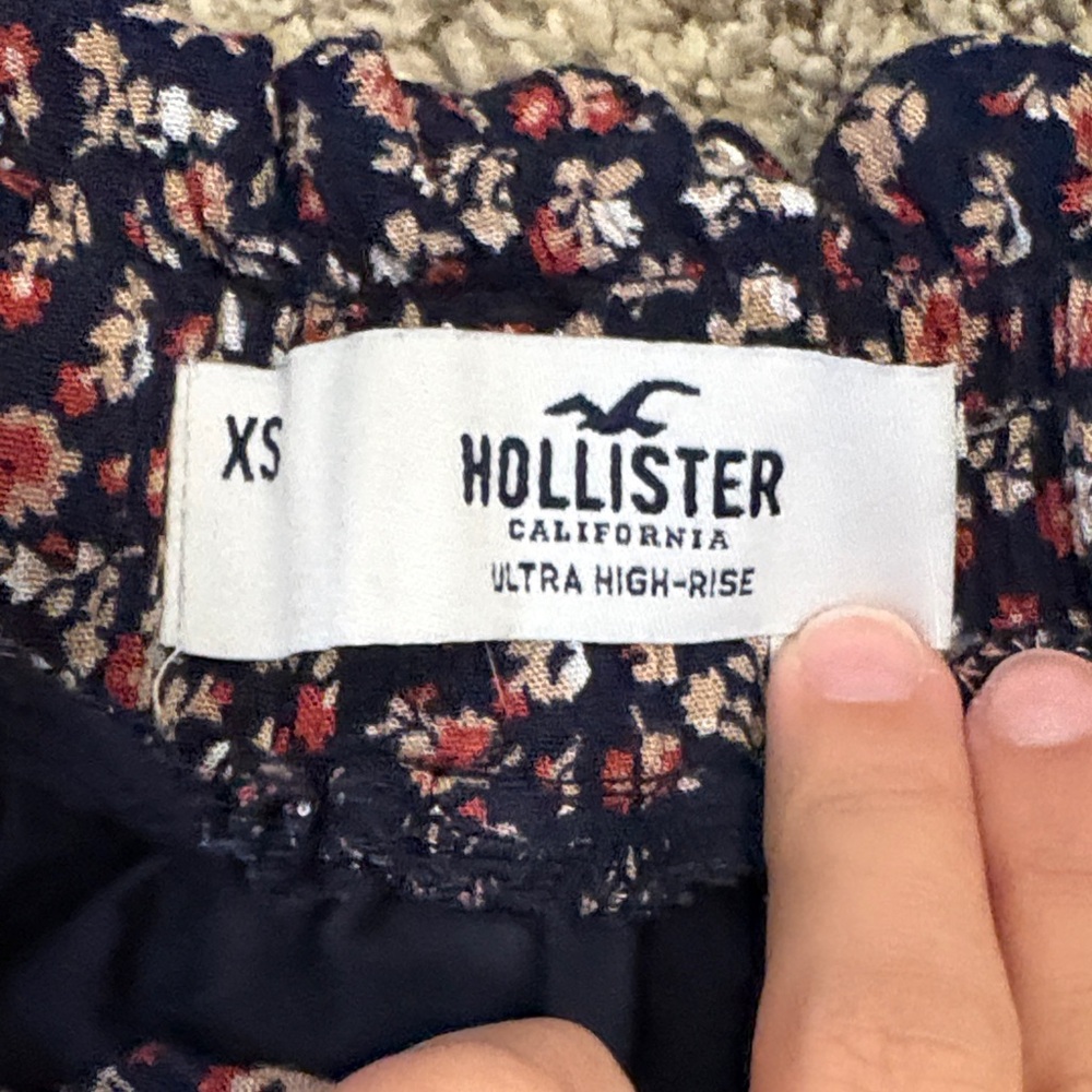Hollister Floral Print Wide-Leg Pants - Picture 5 of 5
